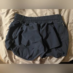 Woman’s Lululemon Shorts - Tracker low rise 4” inch